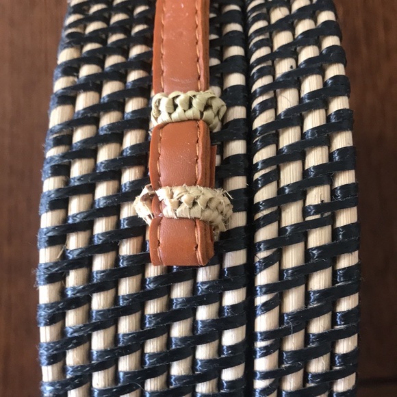 Women Round Rattan Purse - Picture 7 of 7